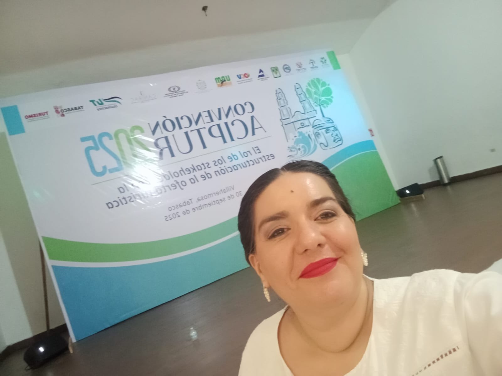 Mtra. Claudia Gabriela